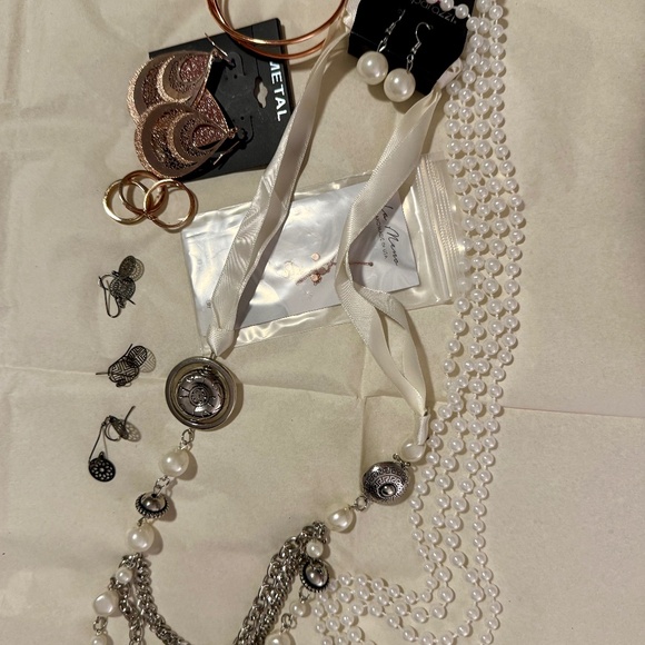 jewelry - Picture 1 of 1